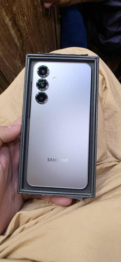 Samsung Mobile S25    12/128