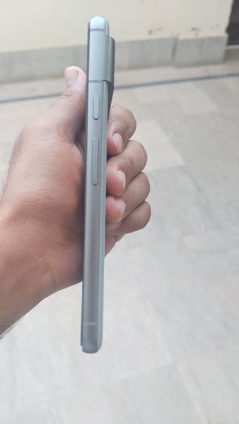 Google Pixel 8 4