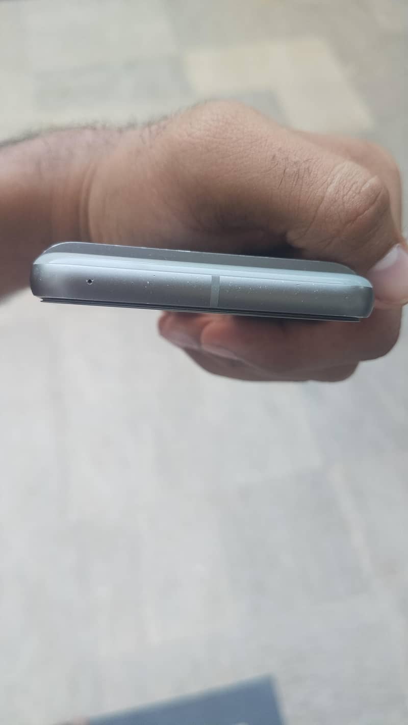 Google Pixel 8 6