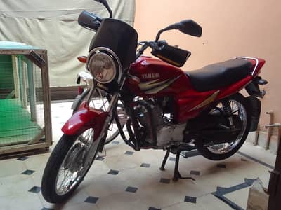 YAMAHA YB125Z LIMITED EDITION BIKE FOR URGENT SALE