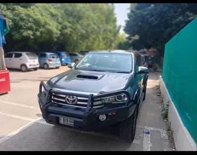 Toyota Hilux Revo V Automatic 2.8