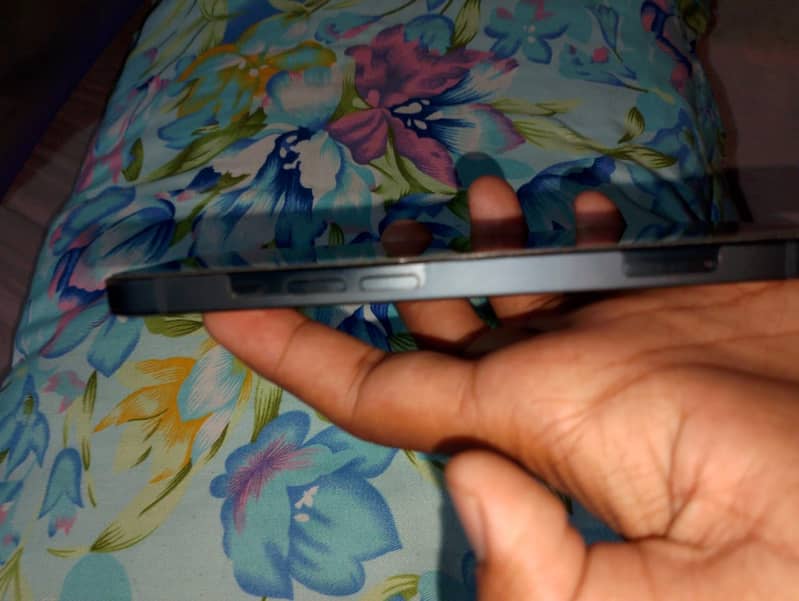 Apple iPhone 13 3