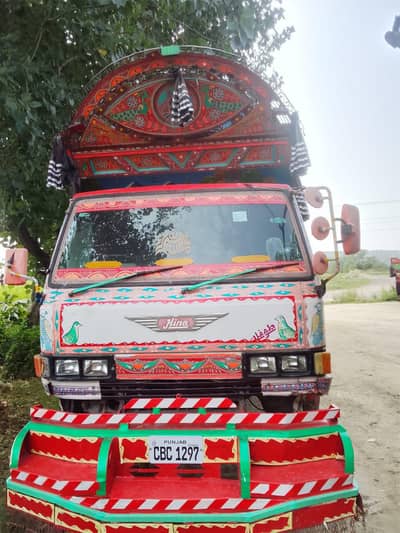 HINO model 1990