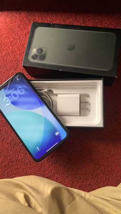 Apple iPhone 11 Pro Max. With box and charger. 256 GB Storage