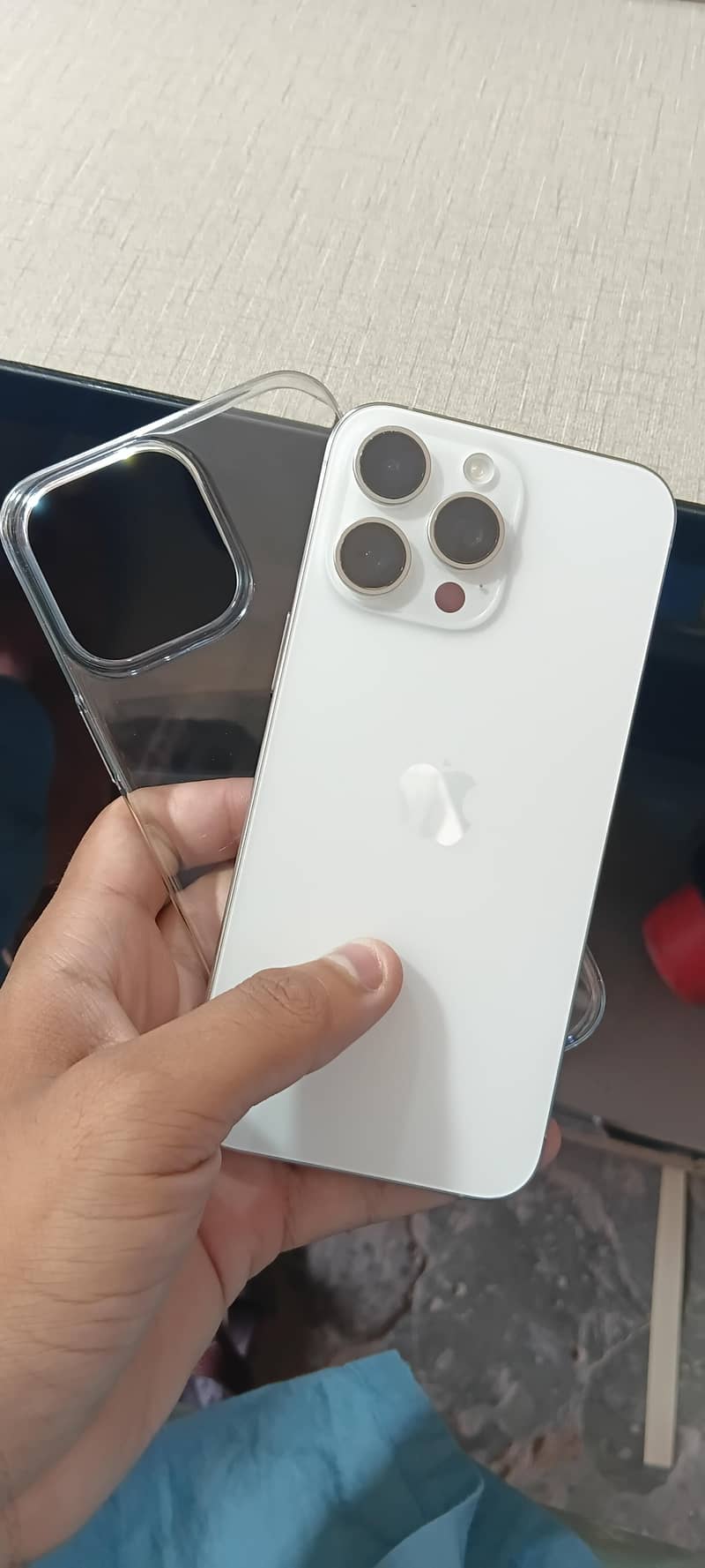 Apple iPhone 15 Pro Max 1
