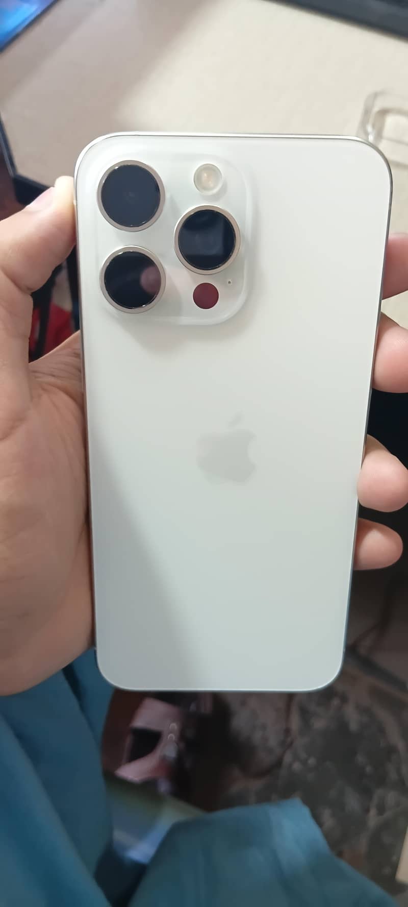Apple iPhone 15 Pro Max 2