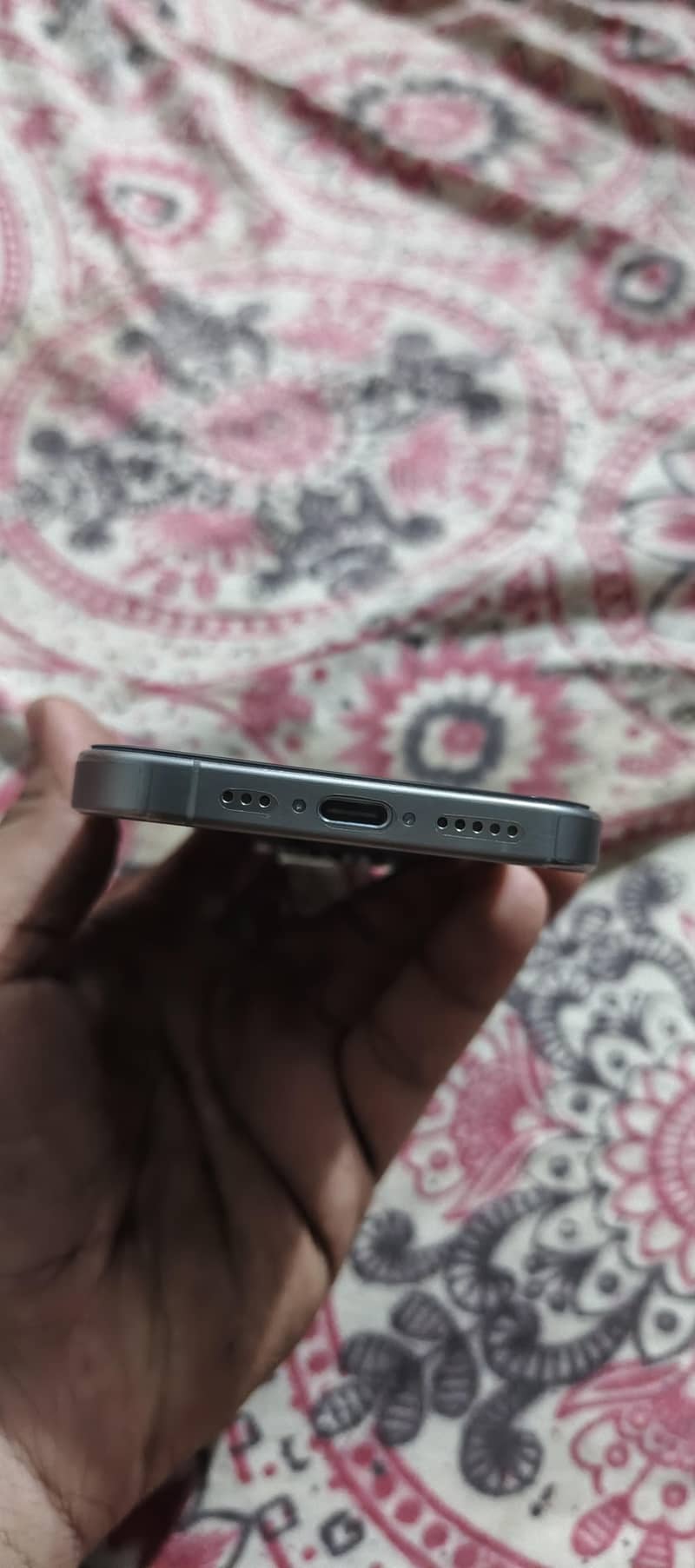 Apple iPhone 15 Pro 3