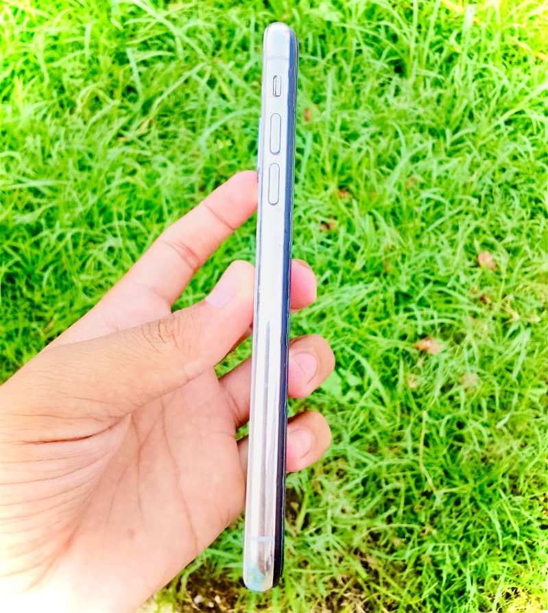 Apple iPhone X 3