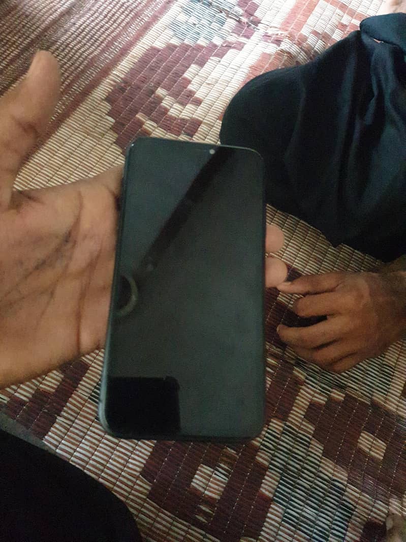 Apple iPhone 11 4