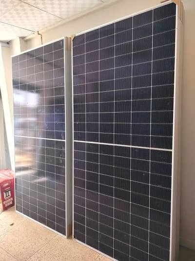 Jinko 585 watt solar plates