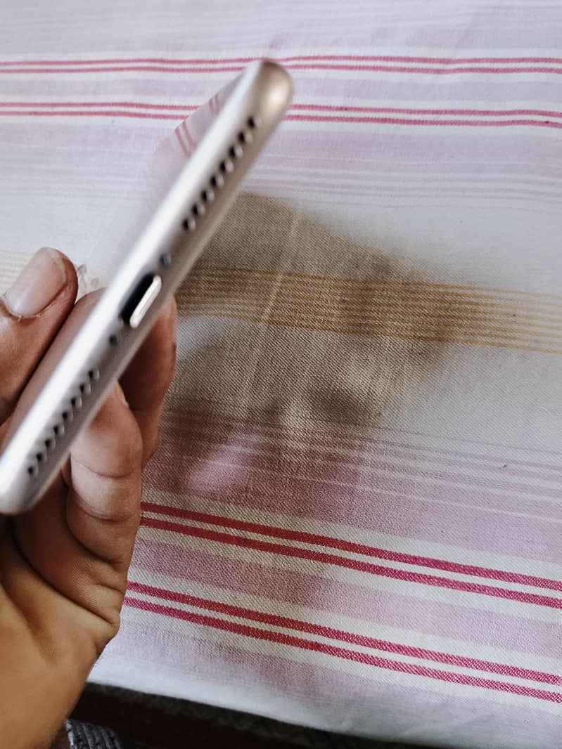 Apple iPhone 7 Plus 2