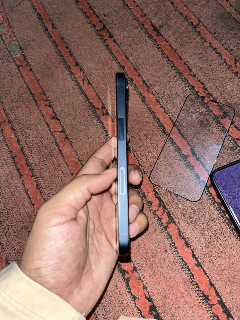 iPhone 13 JV 3
