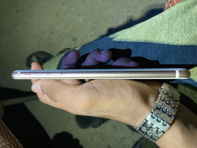 Apple iPhone 8 Plus 4