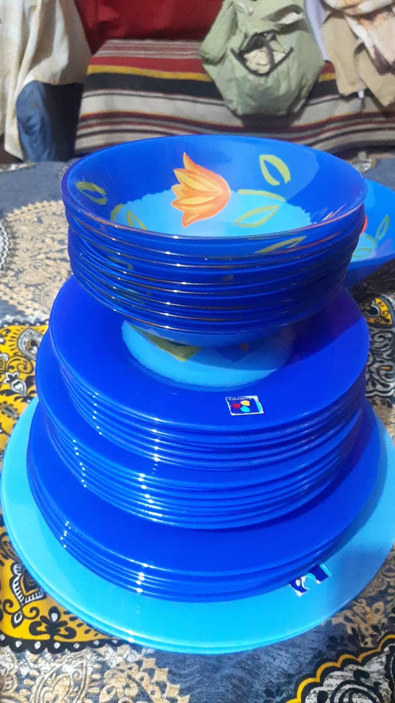 dinner set. of 8 persons. 0
