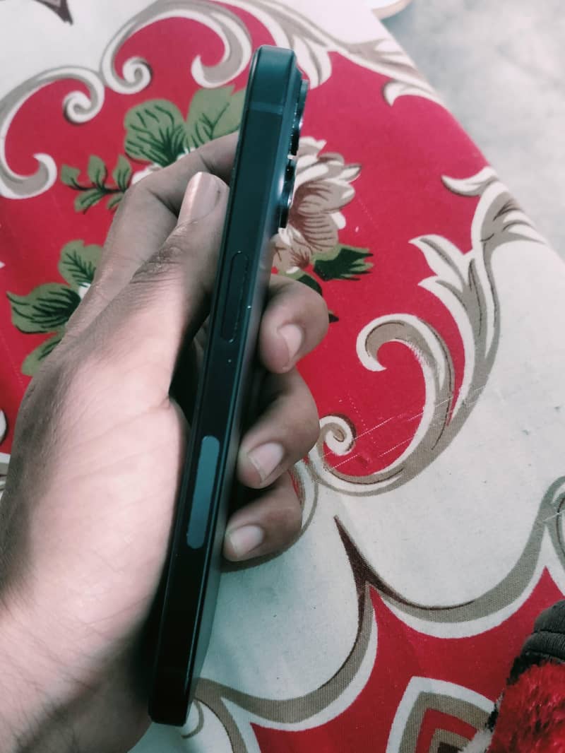 Apple iPhone 15 2