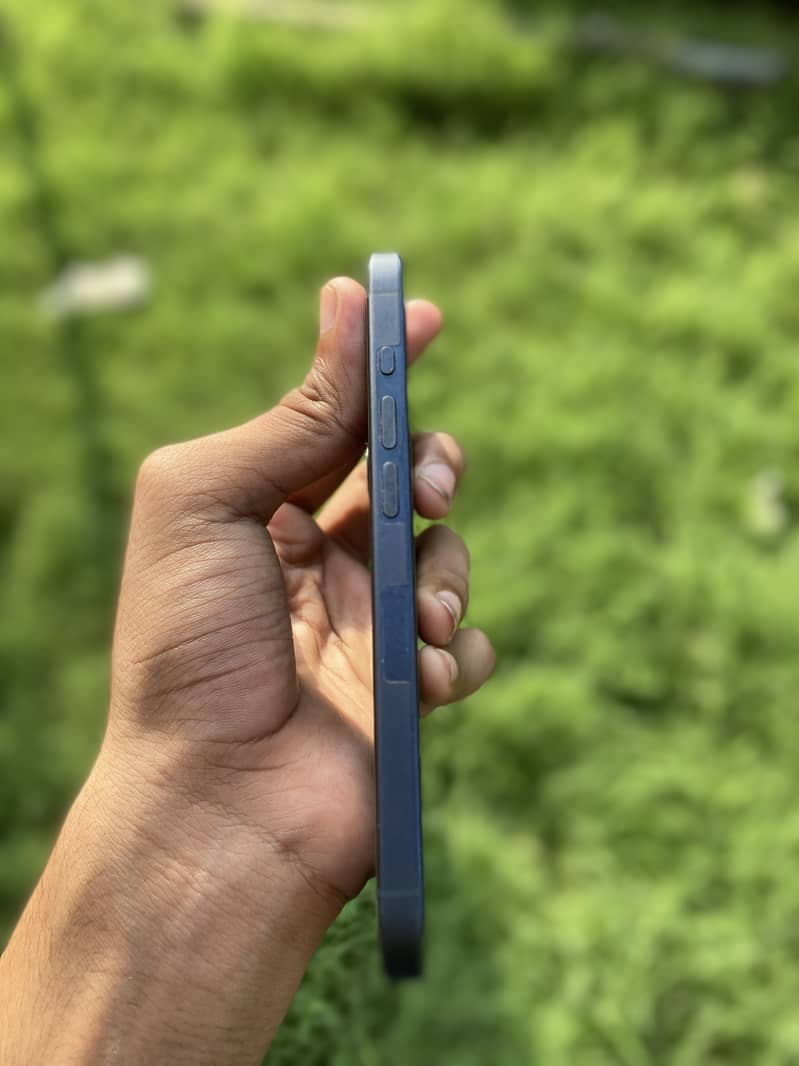 Apple iPhone 15 Pro 3