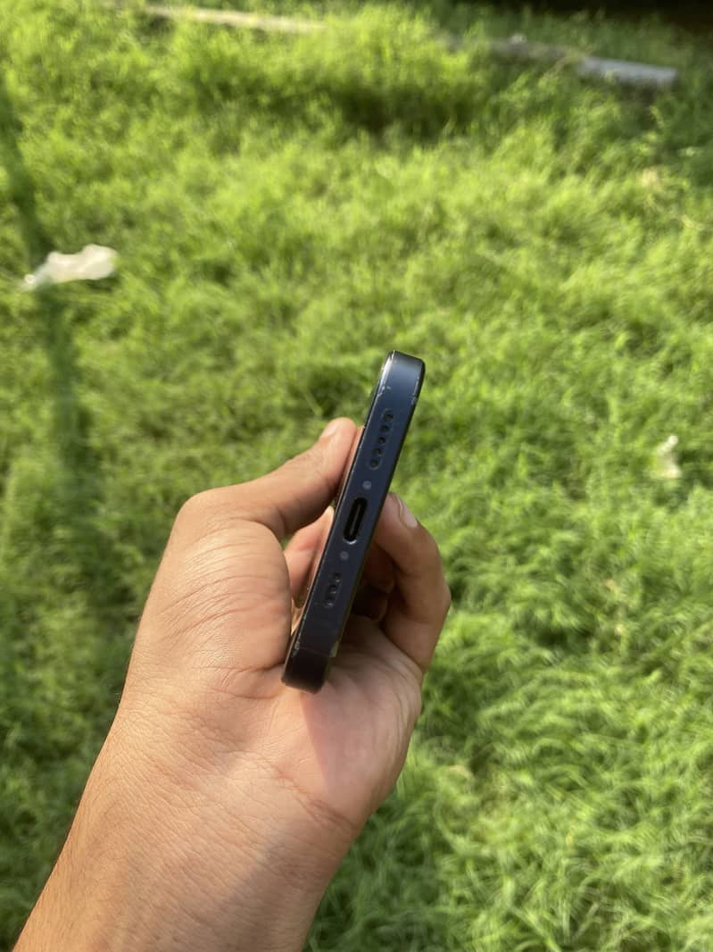 Apple iPhone 15 Pro 4