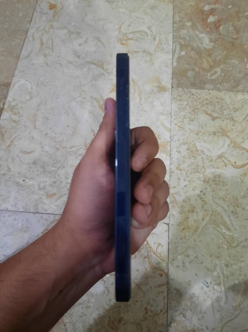 Apple iPhone 12 3