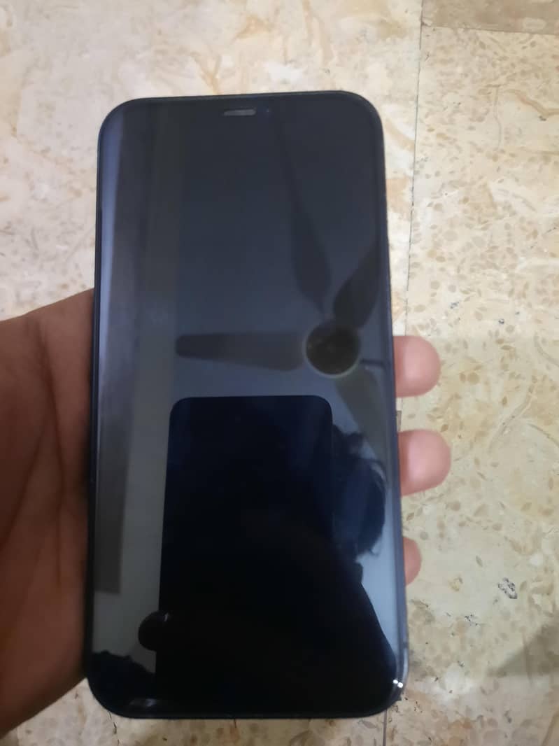 Apple iPhone 12 4