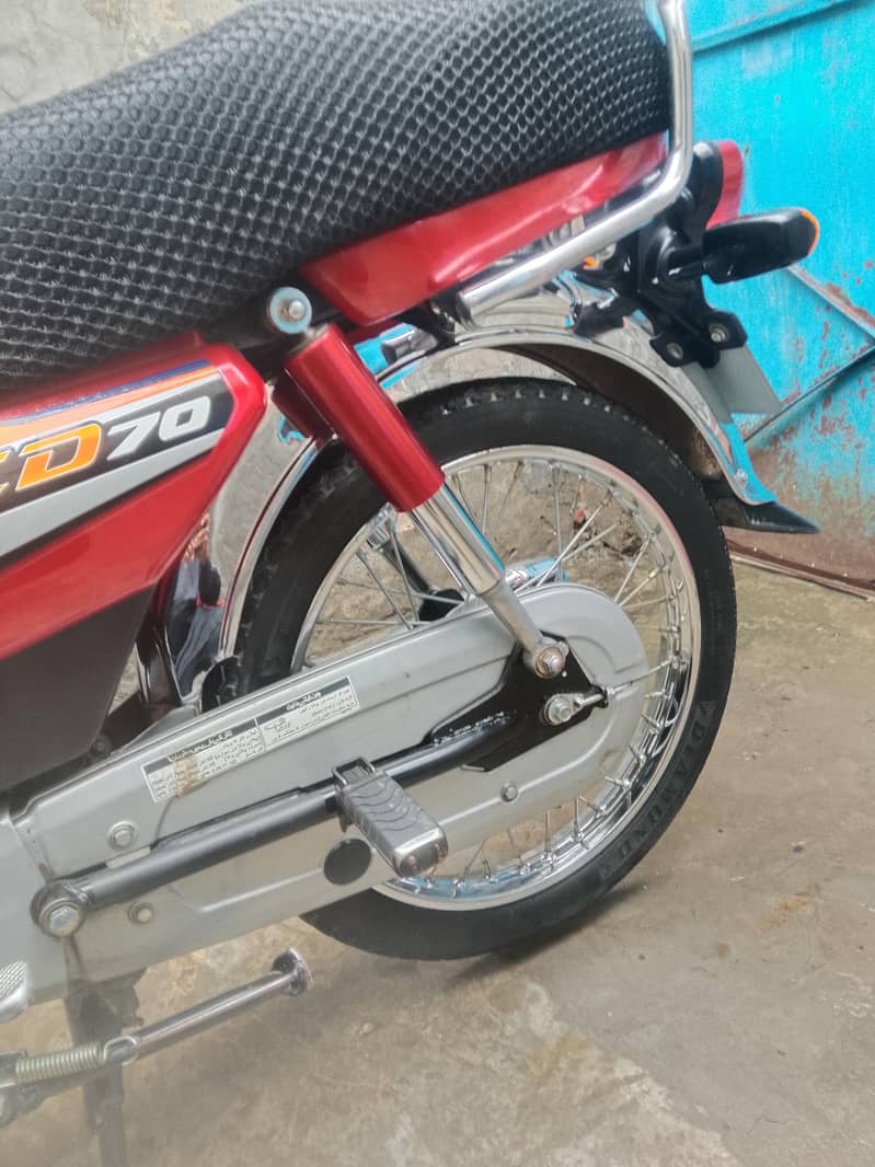CD70 25 model fresh condition 4