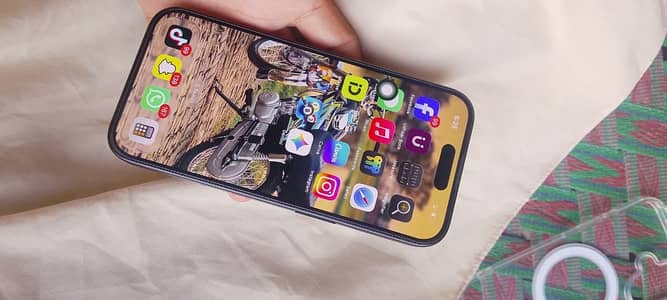Apple iPhone 16