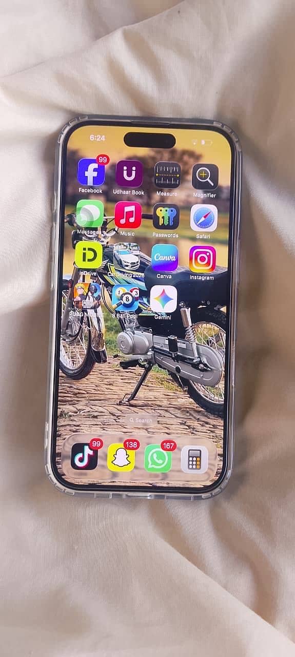 Apple iPhone 16 6