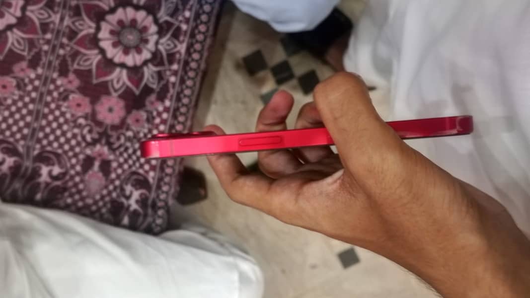 Apple iPhone 13 4