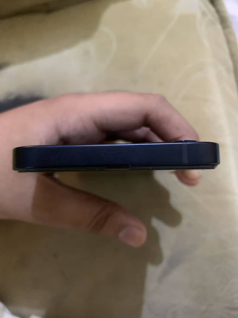 Apple iPhone 12 3