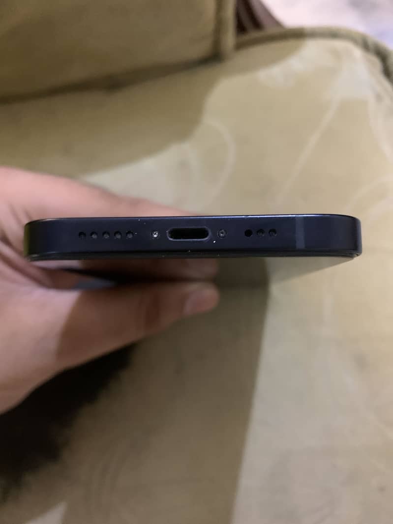Apple iPhone 12 4