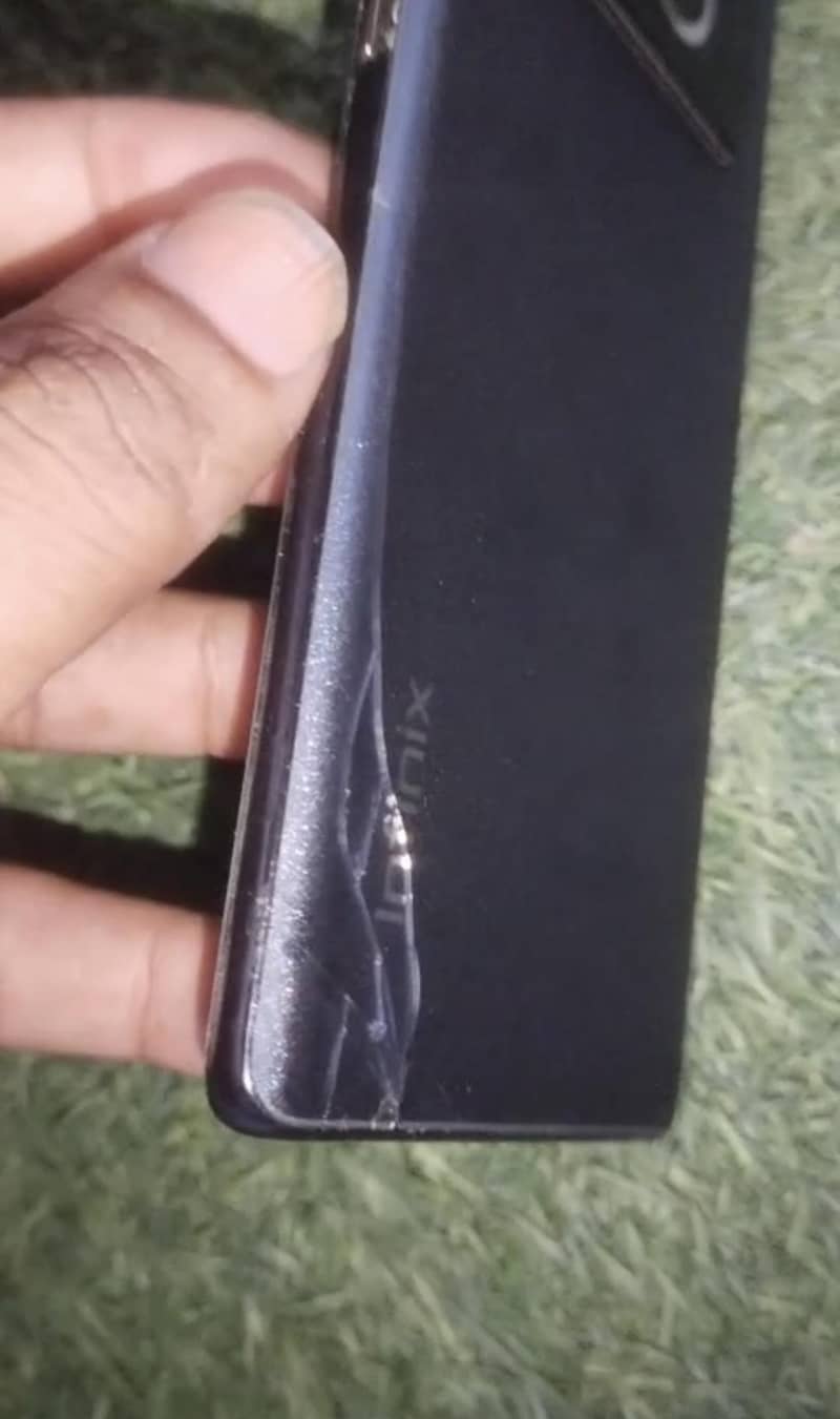 Infinix Note 40 Pro 4