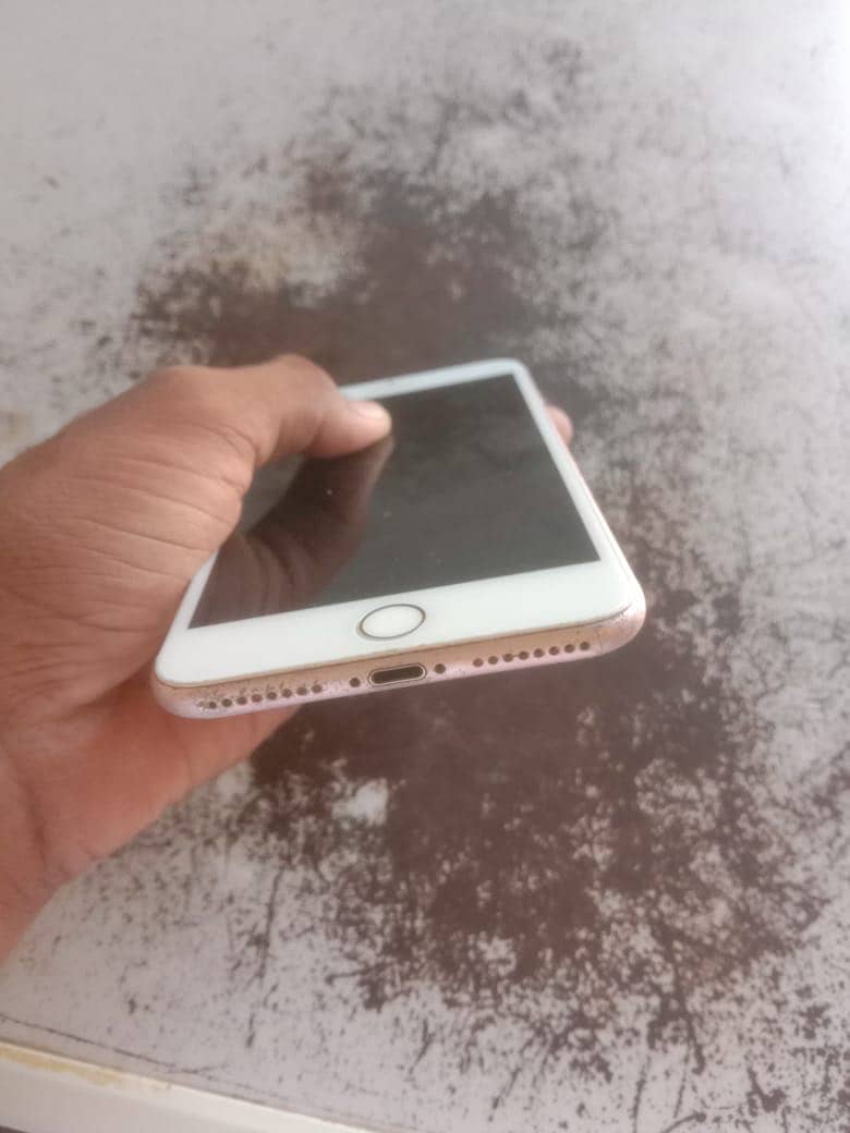 Apple iPhone 7 Plus 6