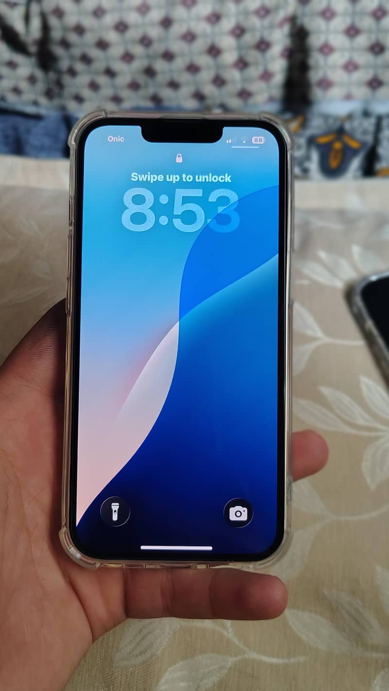 Apple iPhone 13 2