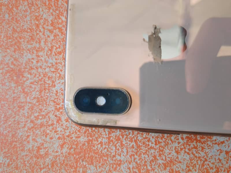 iphone XS back Camera 0