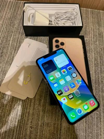 Apple iPhone 11 Pro Max 256 GB water pack contact my 03255700251
