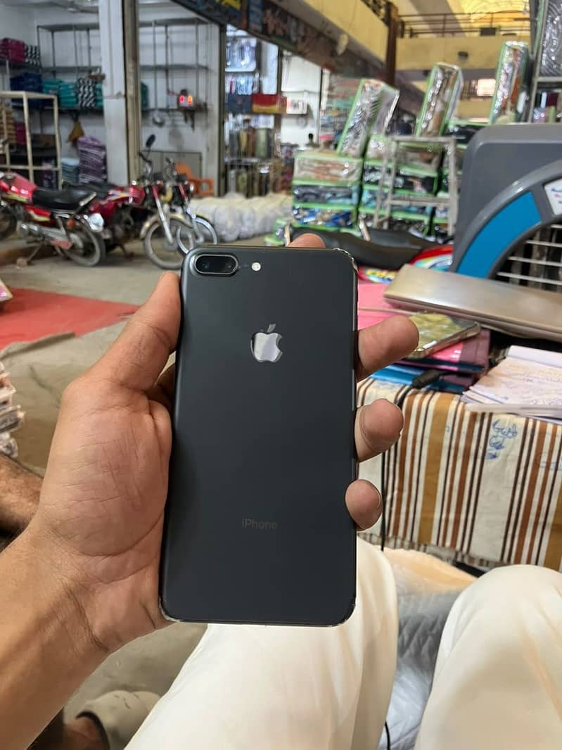 Apple iPhone 8 Plus 0