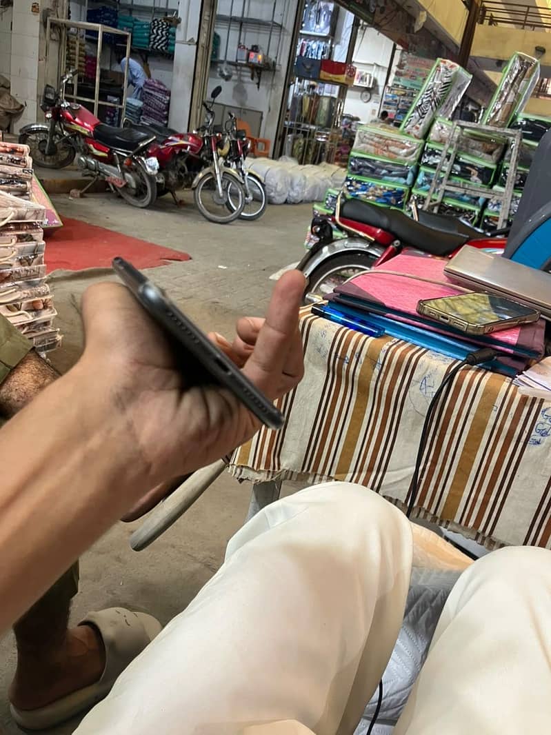Apple iPhone 8 Plus 2