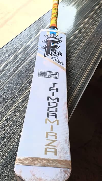 f Plus Cricket Bat – Almost New – 2 month Used