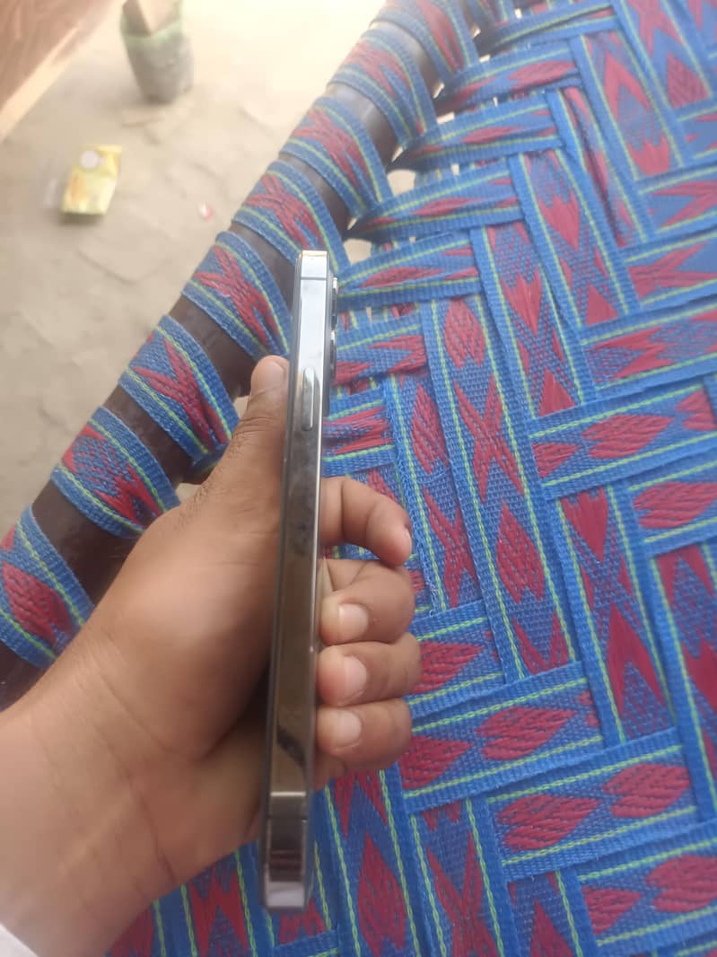 Apple iPhone 12 Pro Max 4