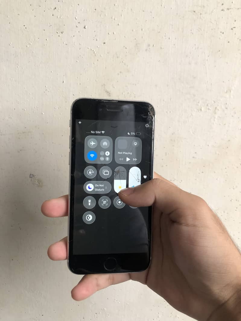 Apple iPhone SE 10