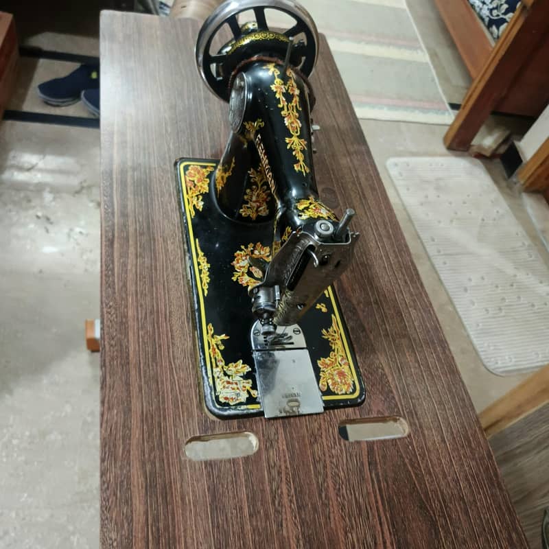 sewing machine good condition 2