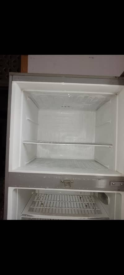 Sailing fridge. . . . . . All ok . . . . Best cooling . . . . company is PEL 