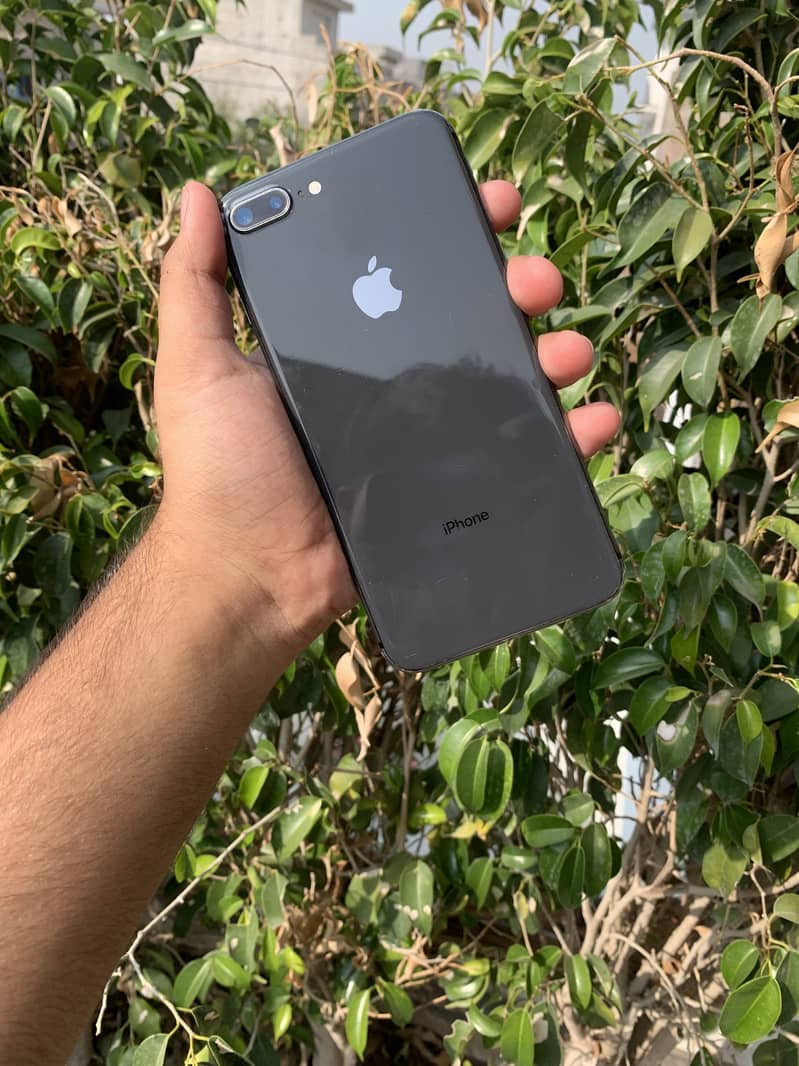 Apple iPhone 8 Plus 0