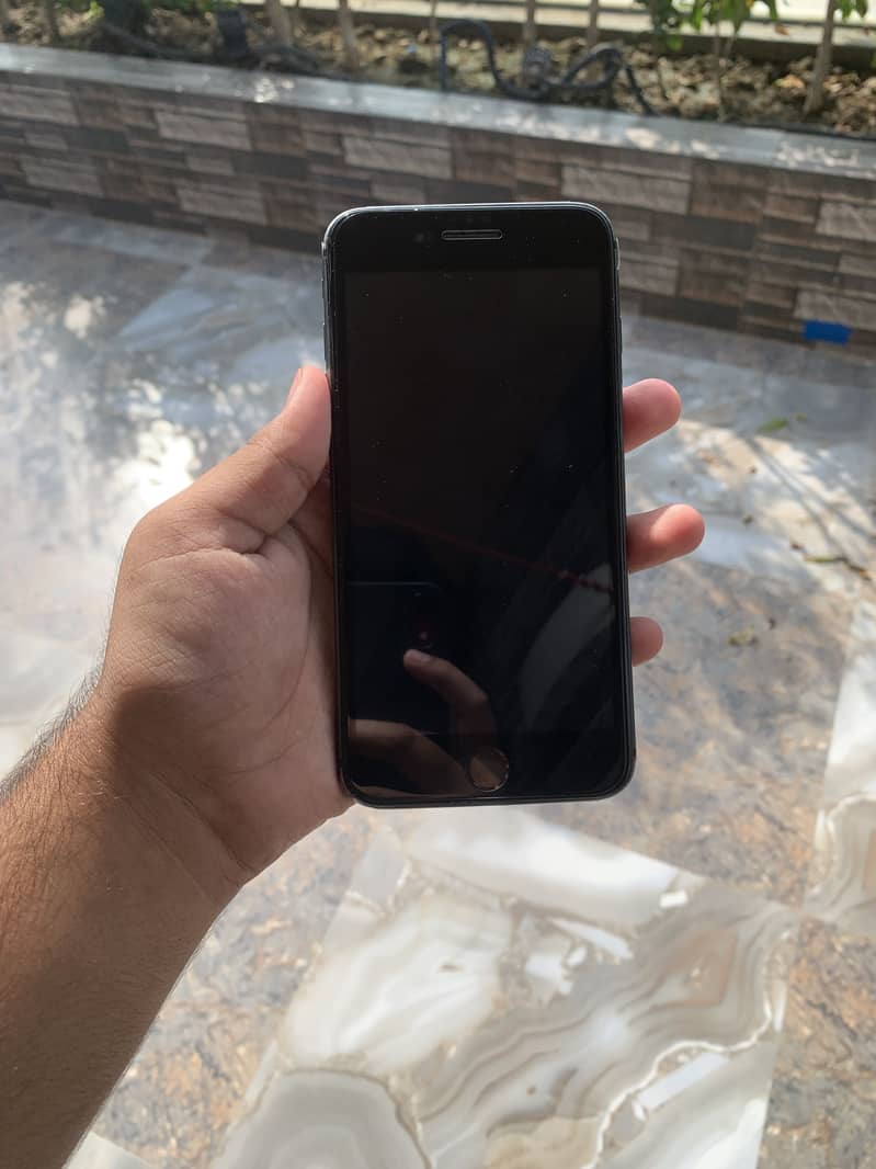Apple iPhone 8 Plus 1