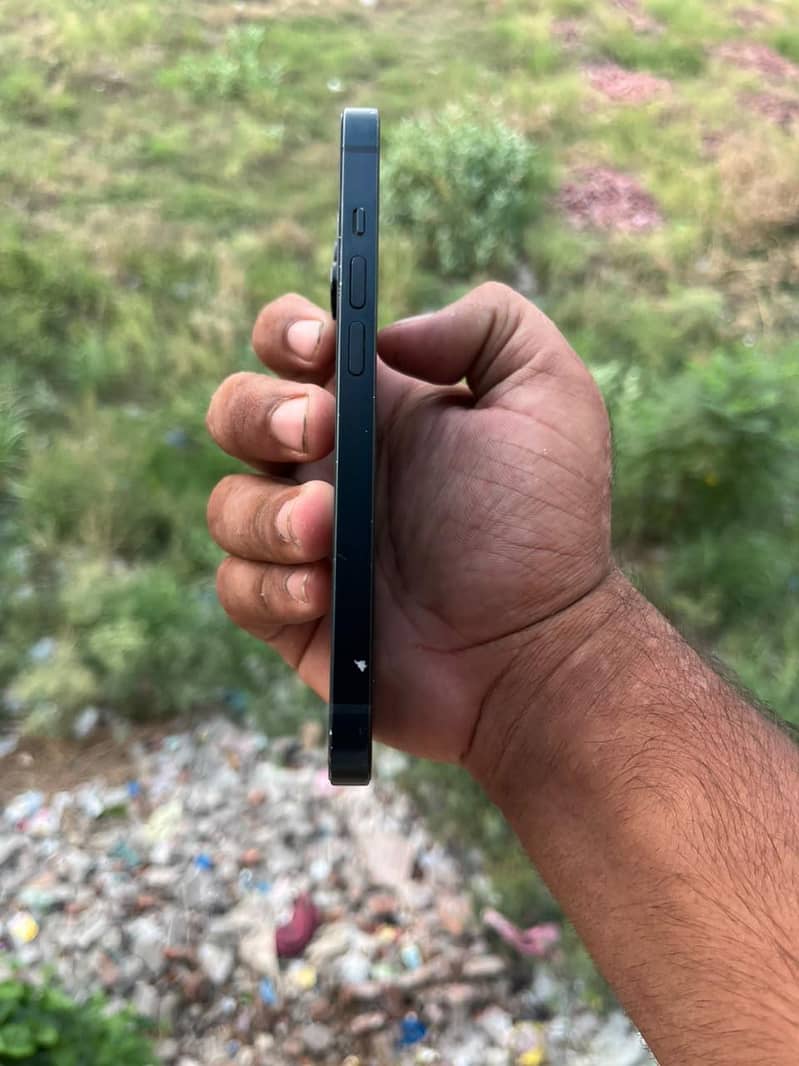 Apple iPhone 14 3