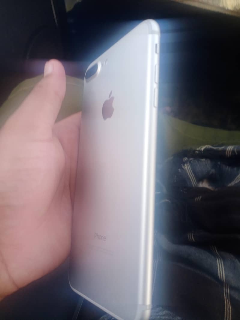 Apple iPhone 7 Plus 1