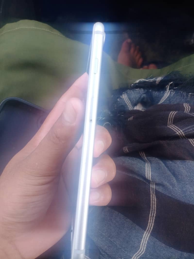 Apple iPhone 7 Plus 3
