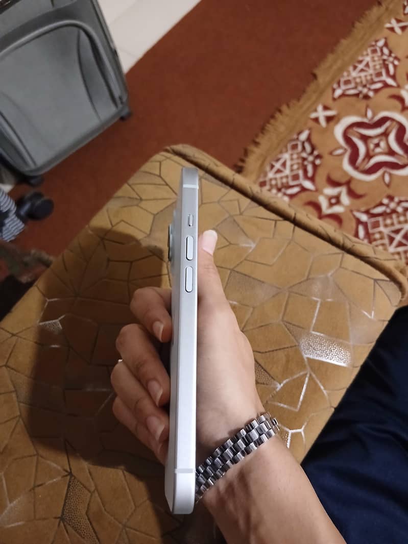 Apple iPhone 15 2