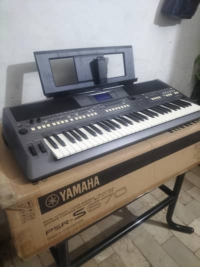 Yamaha PSR S670