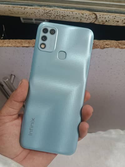 Infinix Hot 10 Play 4/64 condition 10/10 box charge available h