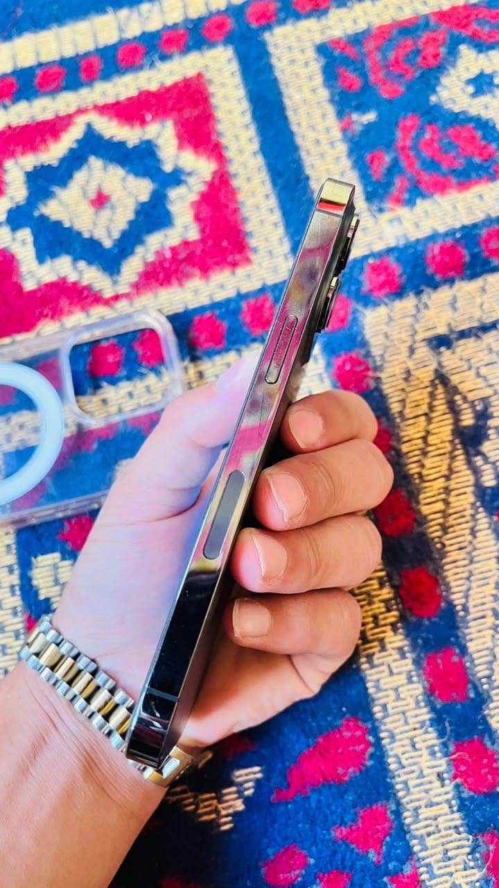 Apple iPhone 13 Pro 2